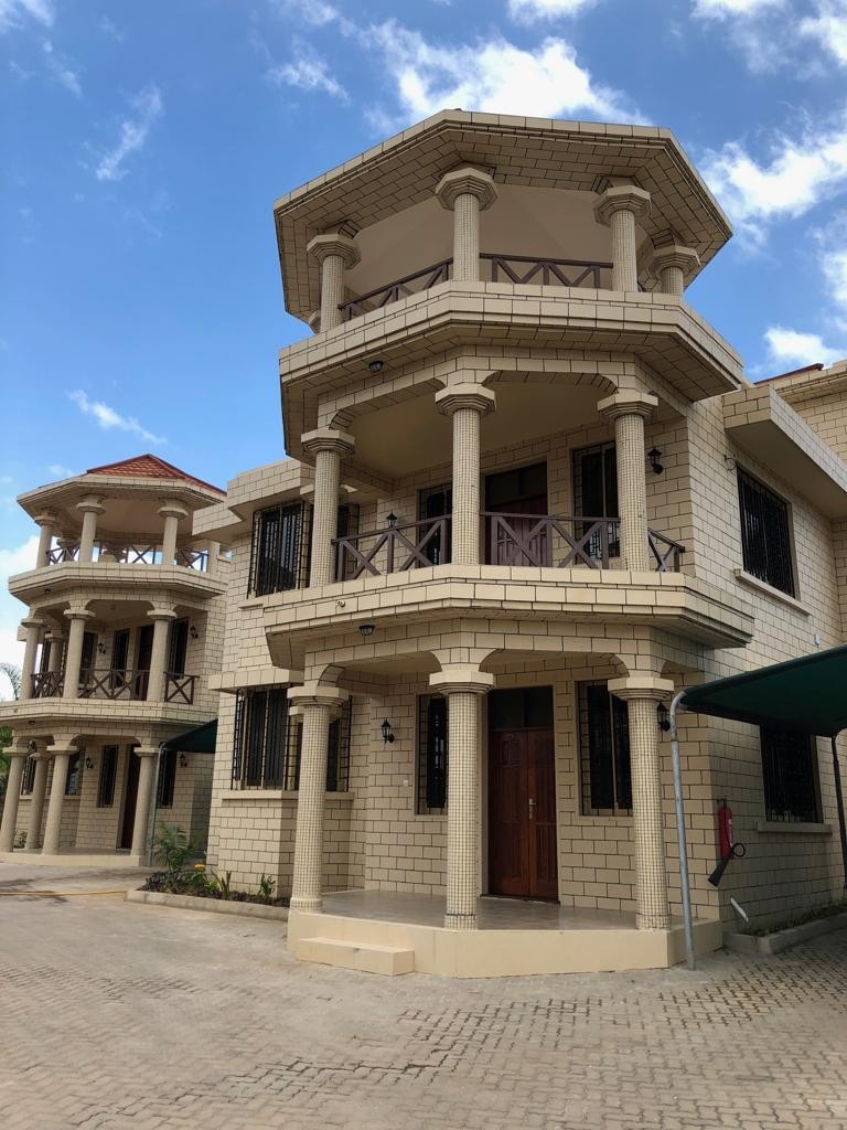 Rent luxurious 4-bedroom villas